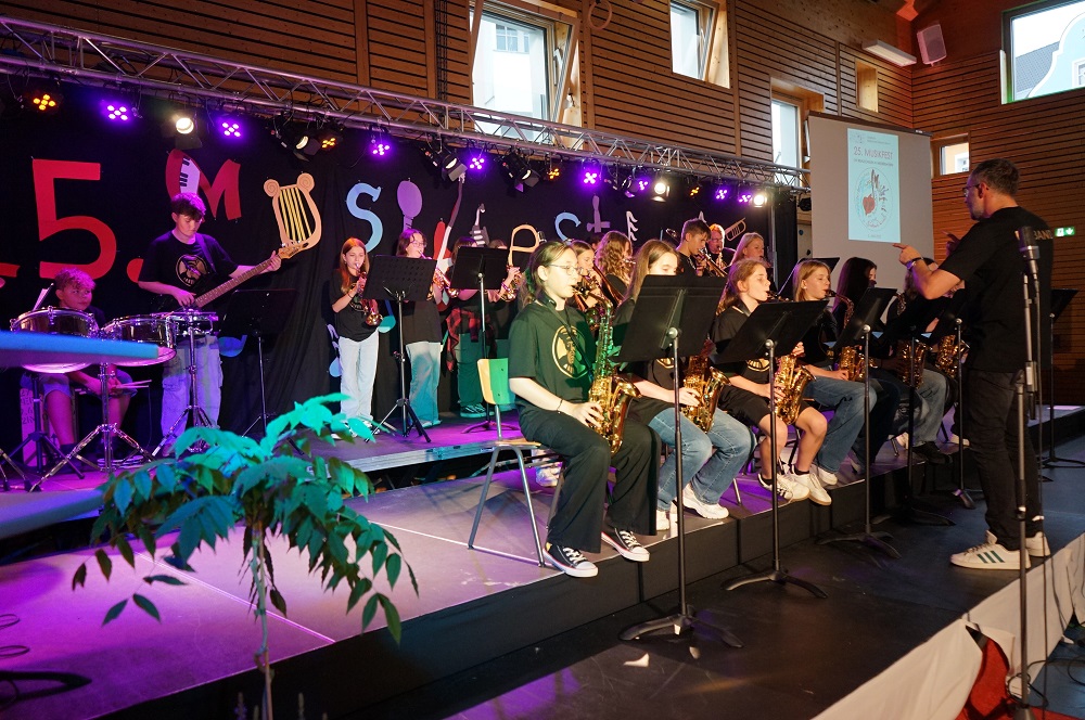 Acht niederbayerische Realschulen treten beim 25. Musikfest in Simbach am Inn auf