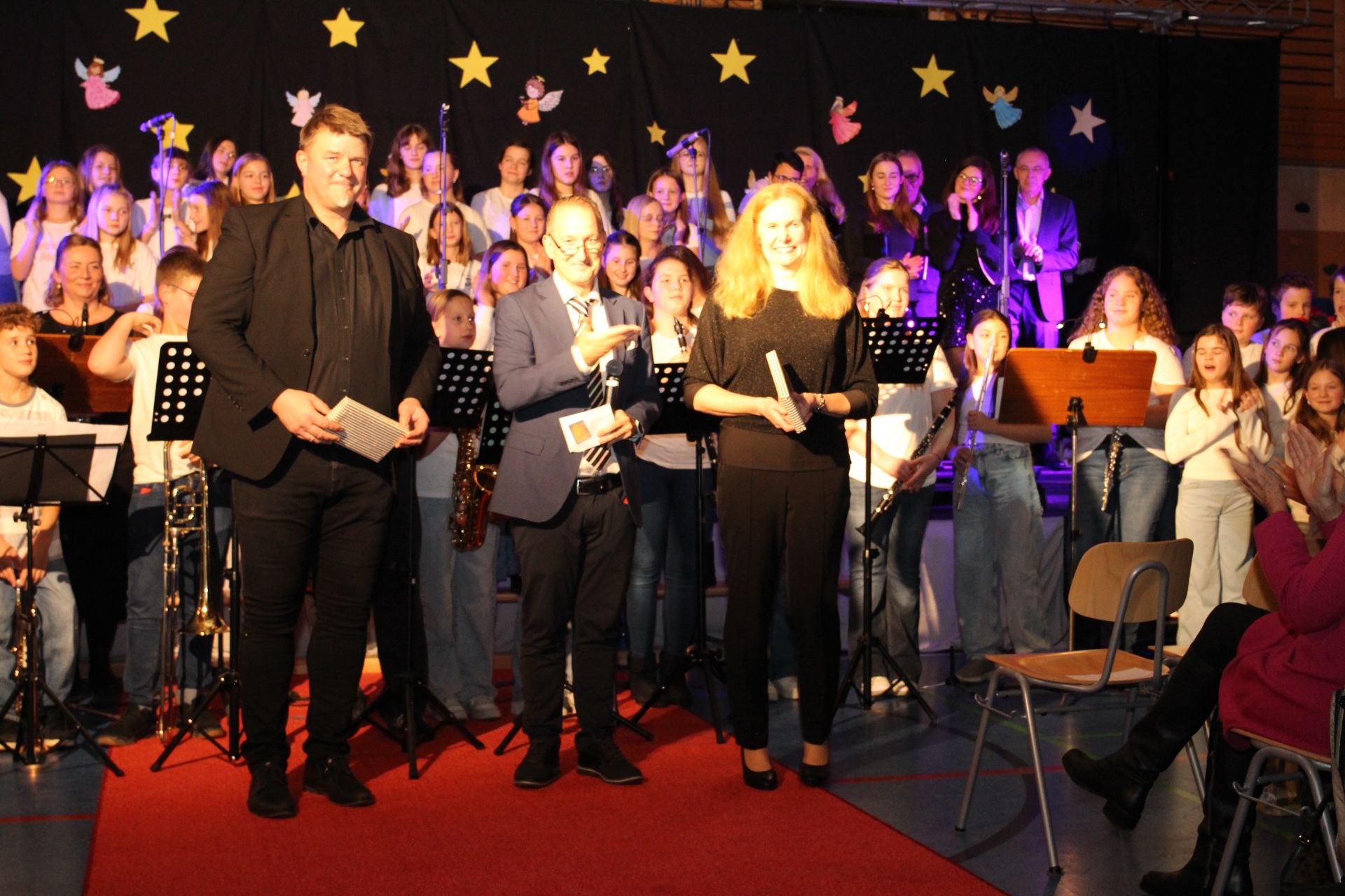 Adventskonzert der Realschule Simbach: Vom frostigen Schneemann bis zur Zuckerfee